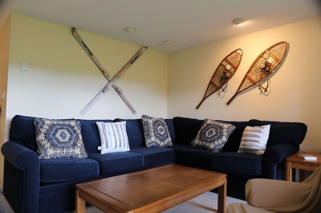 Couches Skis Three Bedroom Townhouse