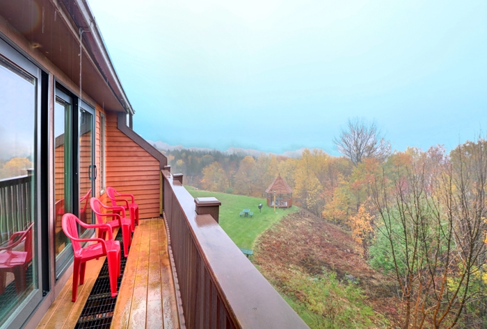Deck Deluxe Townhouse with Mountain View