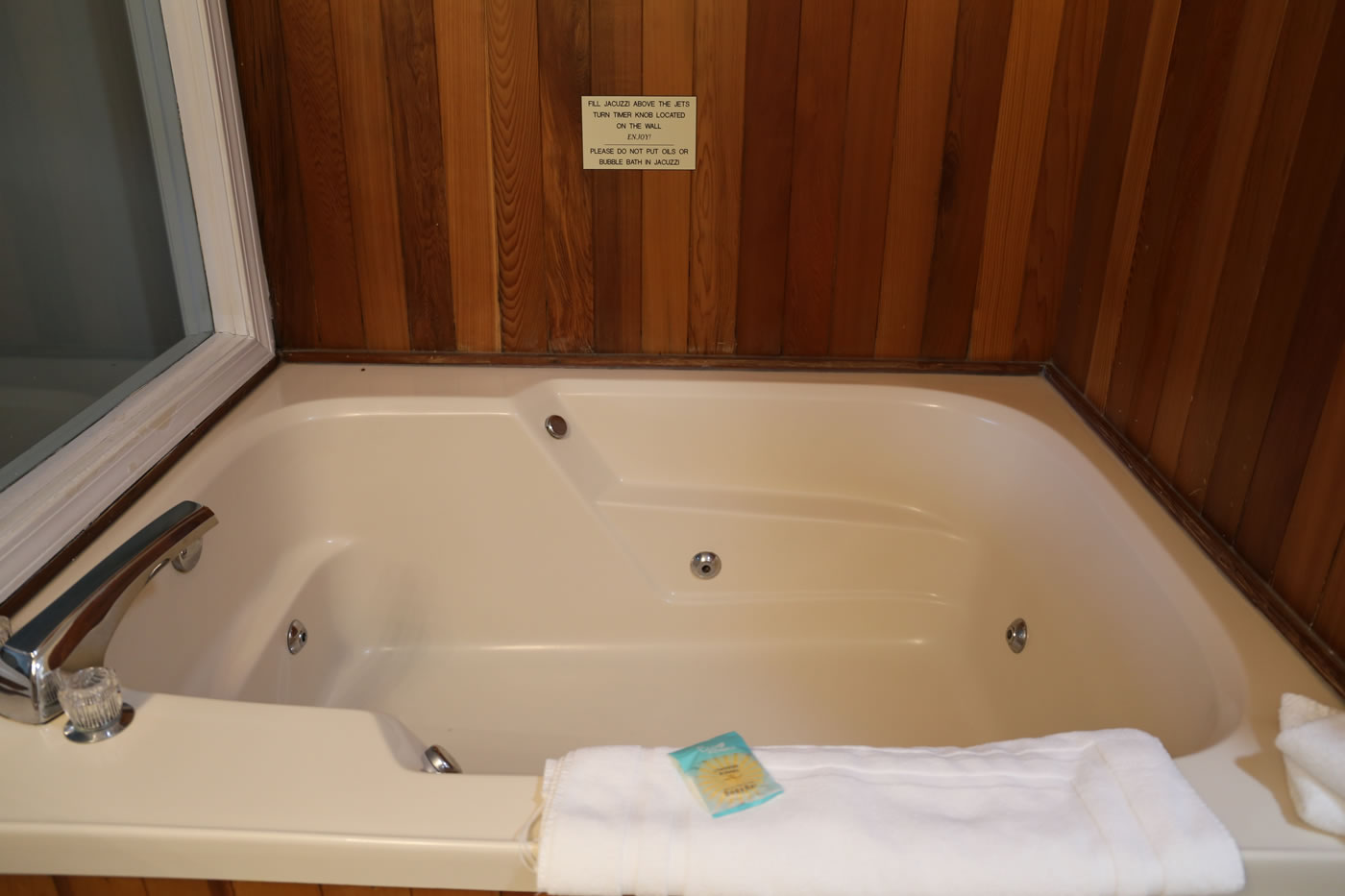 jacuzzi two room studio deluxe nordic village