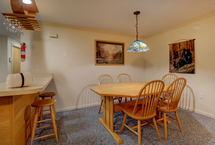 Kitchen Table Hallsburg Deluxe Condo Nordic Village Resort