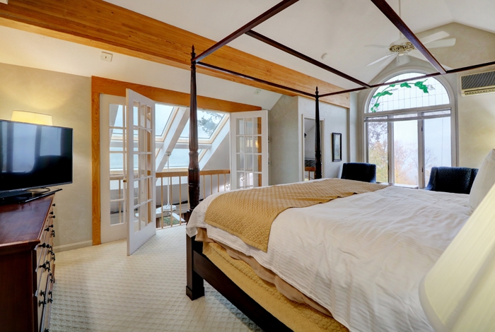 Loft Bedroom Deluxe Townhouse with Mountain View