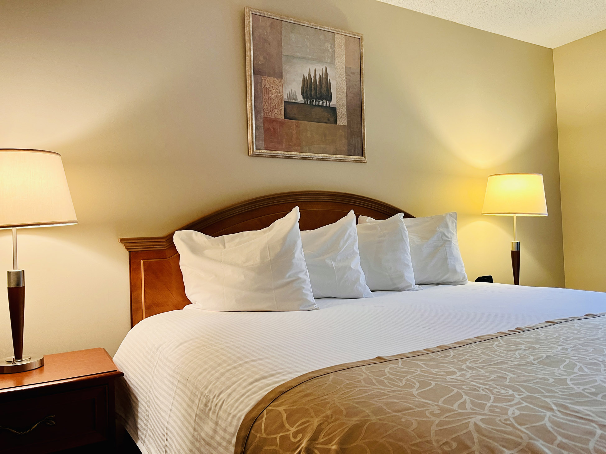 O127CD superior suite two kings - bedroom3