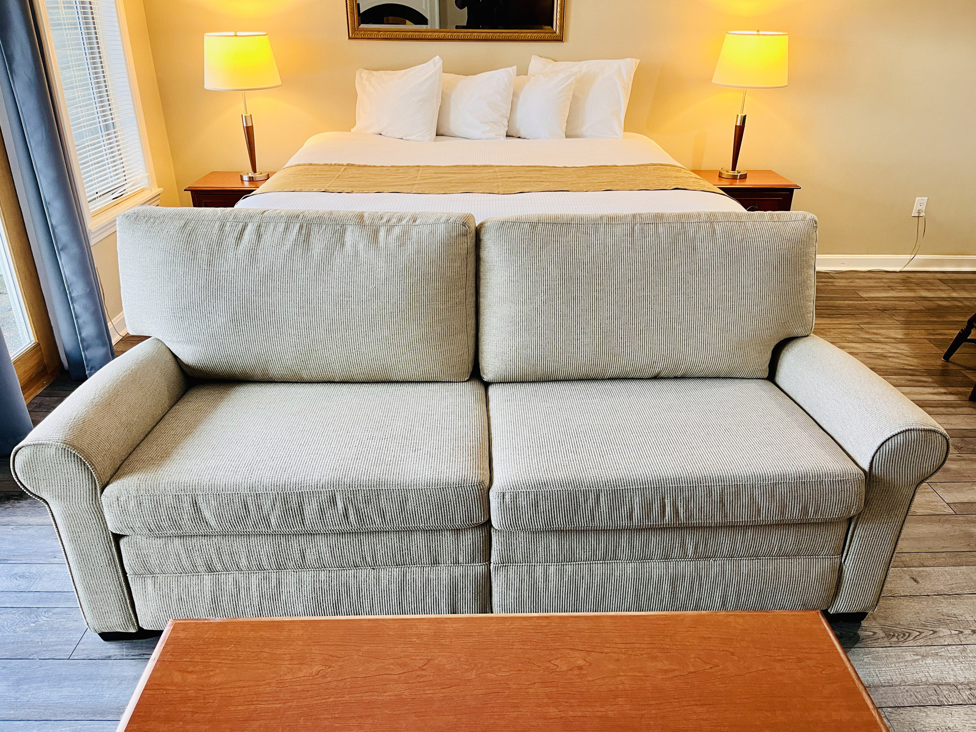 O127CD superior suite two kings - living room